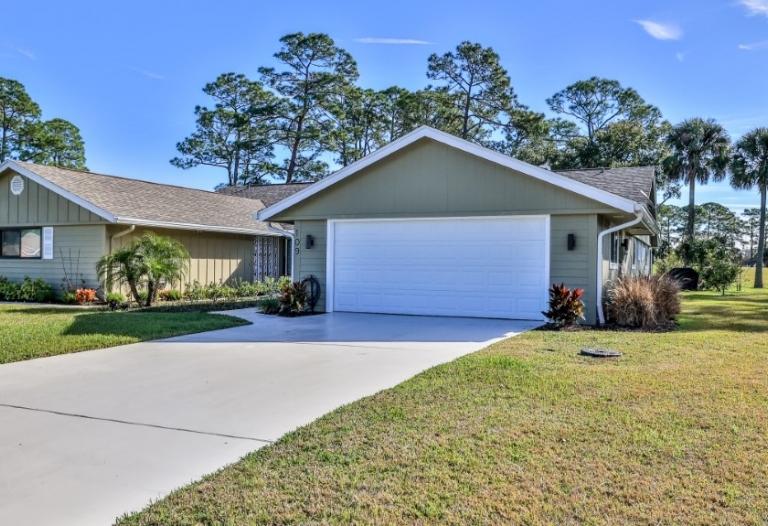 BEAUTIFULLY REFURBISHED GOLF FRONT HOME -- OWNER MOTIVATED!