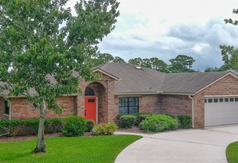 CONCRETE BLOCK CONSTRUCTION SINGLE-FAMILY HOME IN FAIRGREEN GOLF COMMUNITY