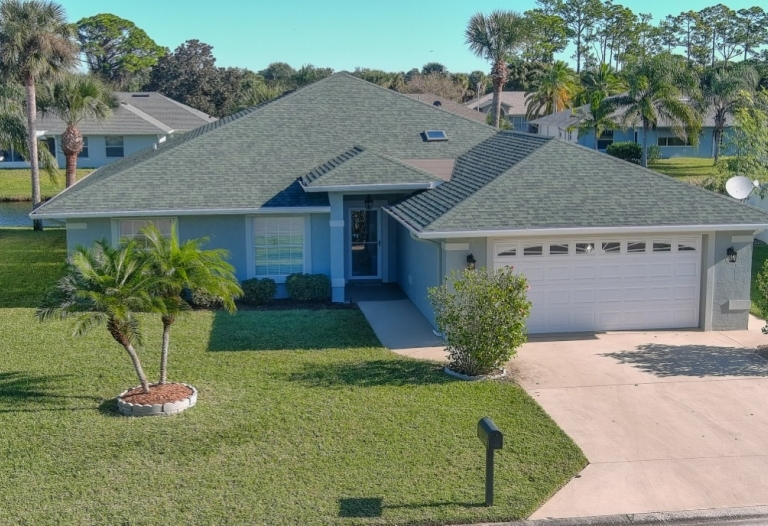 3BR/2BA PONDFRONT BEAUTY IN FAIRGREEN GOLF COMMUNITY READY TO MOVE IN!